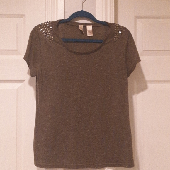 A gray with gems top - Picture 2 of 3